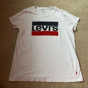 Levi’s tshirt